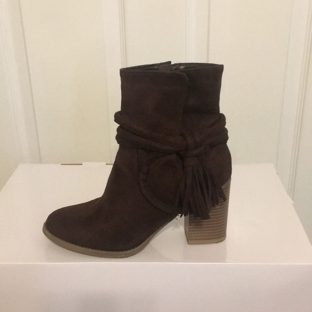 Size 6 coffee bean brown faux suede ankle booties